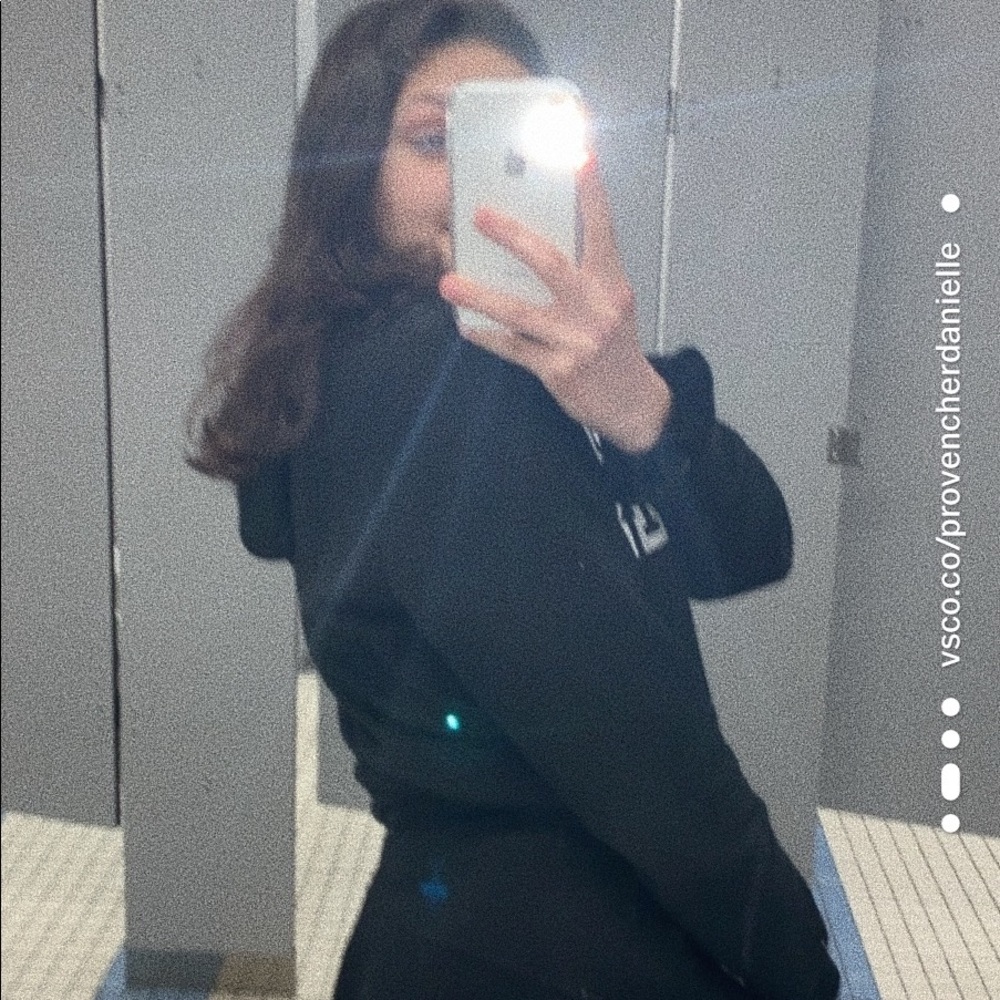 Meet your Posher, Danielle